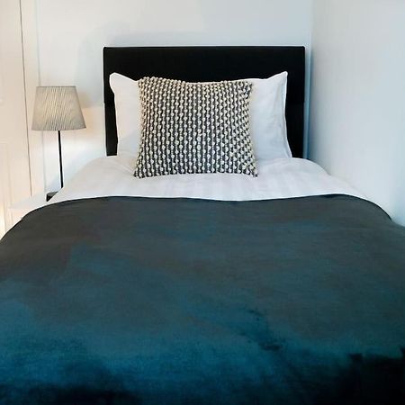Central 2 Bedroom Luxury Home Close To River Ness インヴァネス エクステリア 写真