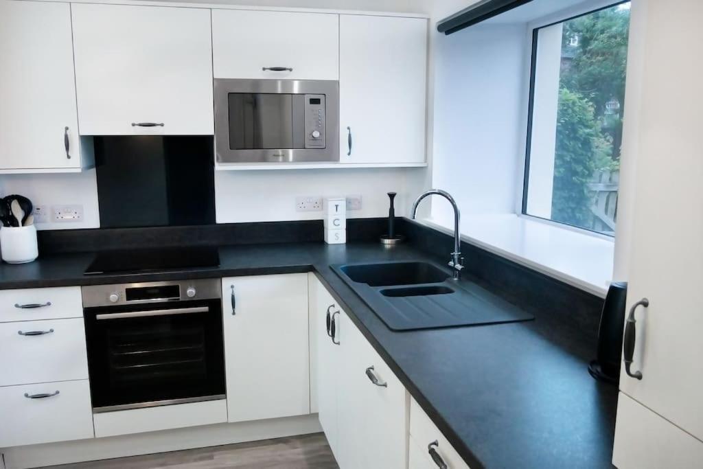 Central 2 Bedroom Luxury Home Close To River Ness インヴァネス エクステリア 写真