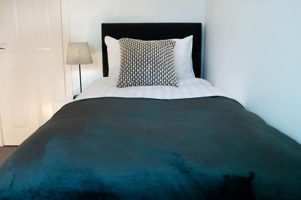 Central 2 Bedroom Luxury Home Close To River Ness インヴァネス エクステリア 写真