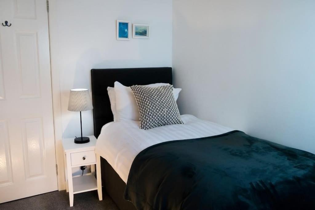 Central 2 Bedroom Luxury Home Close To River Ness インヴァネス エクステリア 写真