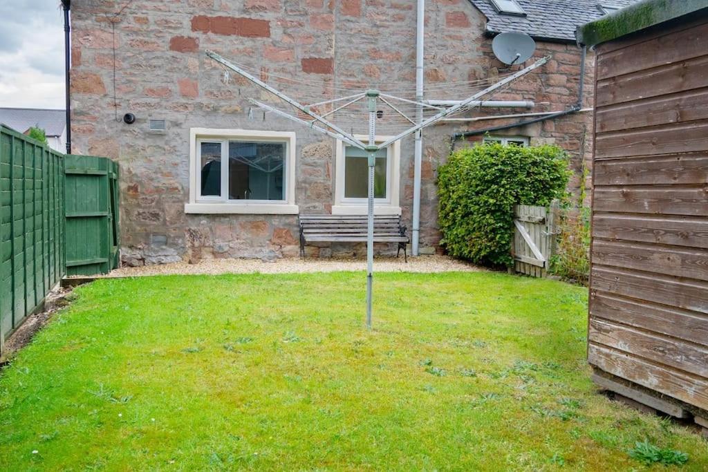 Central 2 Bedroom Luxury Home Close To River Ness インヴァネス エクステリア 写真